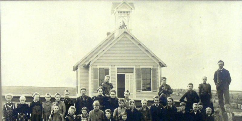 Pataha Flat school, Garfield County, Washington state, early 20th century with students